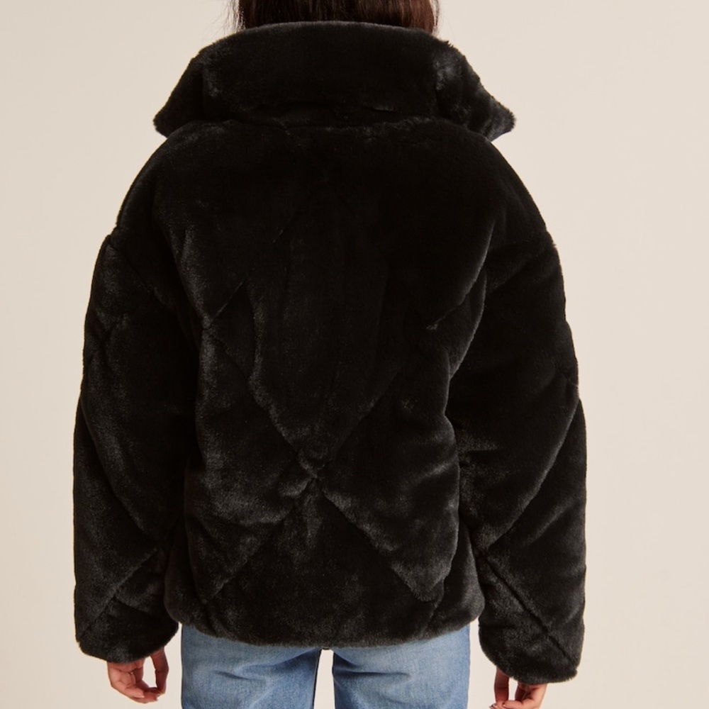LAST CHANCE - Abercrombie Oversized Faux Fur Quilted Puffer Black - Picture 6 of 8